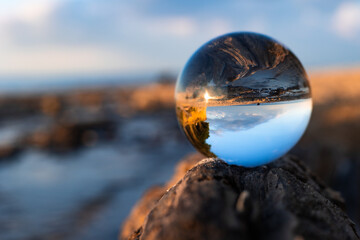 Glaskugel am Strand