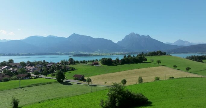 Rundblick bei Rieden am Forggensee aus der Vogelperspektive