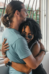 Naklejka premium multiethnic couple hugging each other