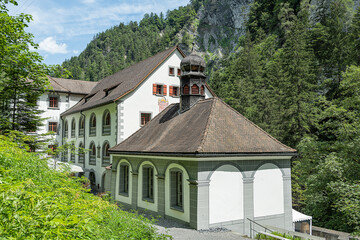 Fototapeta na wymiar Altes Badehaus Pfäfers mit Kapelle in der Taminaschlucht, ob Bad Ragaz, Kanton St.Gallen, Schweiz