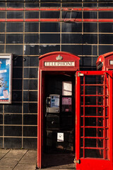 Obraz premium Traditional red telephone boxes