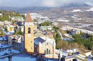 Fototapeta na wymiar Rivisondoli (AQ) - View of the characteristic snowy mountain village - Abruzzo - Italy