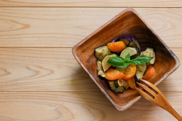 素揚げした茄と人参とズッキーニの甘酢漬け