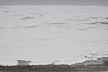 ひび割れた白い塗装