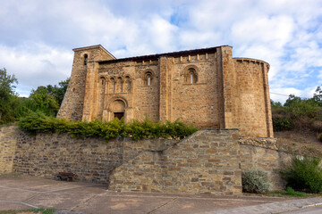 Fototapeta na wymiar Iglesia románica de San Miguel de Corullón (siglo XII). Corullón, León, España.
