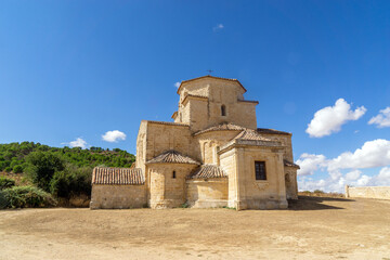 Ermita de Nuestra Señora de la Anunciada (siglo XI), iglesia románica con decoración lombarda....