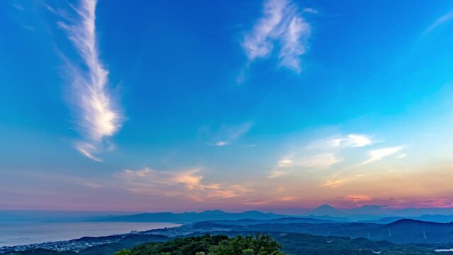 湘南平展望台からの夕焼け空と夜景（富士山方面）