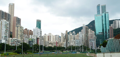 Naklejka premium Vista panorâmica do Happy Valley, região altamente valorizada de Hong Kong
