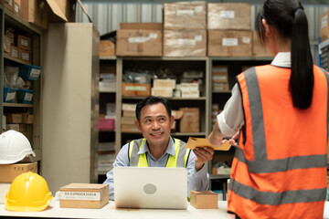 Fototapeta premium The warehouse manager gave the female assistant a premium. who assisted in the work and planning of the preparation of products to be sold to the retailers until it was very successful