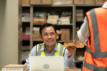 The warehouse manager gave the female assistant a premium. who assisted in the work and planning of the preparation of products to be sold to the retailers until it was very successful