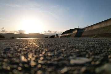 ローアングル　夕日