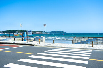 由比ガ浜へ 鎌倉市坂ノ下