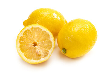 半分にカットしたレモン