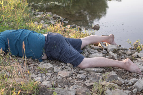 a dead man was found near the river, a dead man was drowned in a pond lake swamp