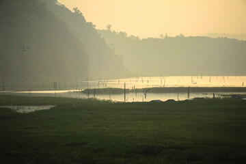 Obraz premium sunrise over lake