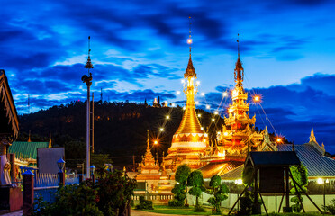 Colorful sunset at Wat Chong Kham i Mae Hong Sorn, Thailand. Vacation and travel concept.