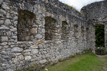 Fototapeta na wymiar Fort Claudia, Mauer mit Fenster