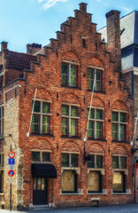 Obraz premium Traditional medieval architecture in the old town of Bruges (Brugge), Belgium.