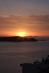 Fototapeta na wymiar Amazing golden sunset at Santorini in Greece