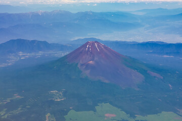 Fototapeta na wymiar 静岡県上空から晴れ渡った夏の富士山