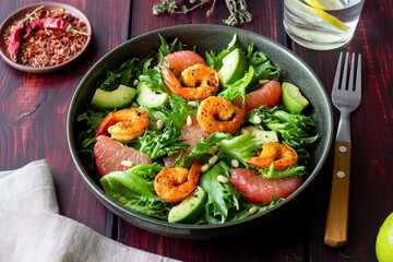 Salad with shrimp, grapefruit, avocado and nuts. Healthy eating. Diet.
