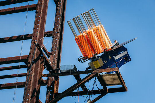 Close up plat machine with orange shooting plate for shooting-ground training attached to a metal structure