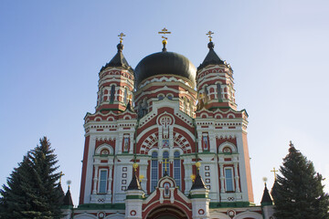 Fototapeta na wymiar Church of Panteleimon in Feofaniya Park in Kyiv, Ukraine 