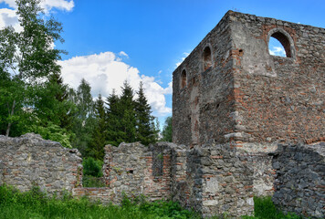 Döllersheim, Truppenübungsplatz, Ruine, Bürgerspital, Krankenhaus, Kapelle, Grundmauern, Turm, Mauerwerk, Stein, verfallen, Quadratisch, Gang, Zutritt, Fenster, Allensteig, ausgesiedelt, verlassen, Wa