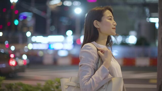 会社帰りのビジネスウーマン