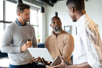 Fototapeta premium African american businessman explaining strategy to colleagues over laptop in office