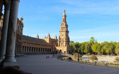 Obraz premium Seville, Spain, September 11, 2021: The Spanish Steps in Seville or 'Plaza de España', where the main building of the Ibero-American Exhibition of 1929 was built. The South Tower.