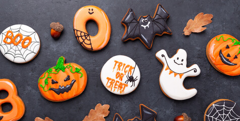 Fototapeta premium Trick OR Treat. Gingerbread cookies on dark stone background. Sweets for Halloween party