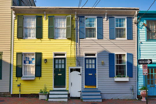 Historic Town Houses In Downtown Annapolis, Maryland, USA. Typical Colorful Architecture In The Capital City Of Maryland.