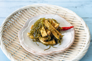 きざみ昆布とうす揚げの煮物