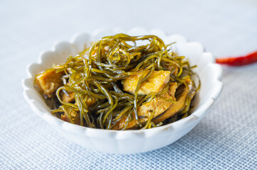 きざみ昆布とうす揚げの煮物