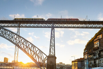 Fototapeta na wymiar Luis bridge train sunset Porto