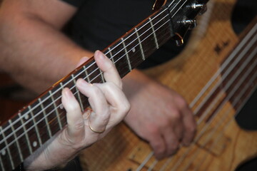 instrument : guitare N°3  