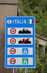 Obraz premium road sign on the border with Italy with the indications of the speed limits in the city on the extra-urban roads on the motorway