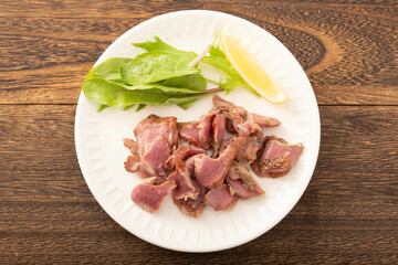 砂肝の燻製　黒胡椒仕立て