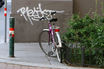 Fototapeta na wymiar Bicycle stands on the street in a big city