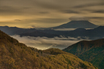 吊るし雲と雲海と富士山