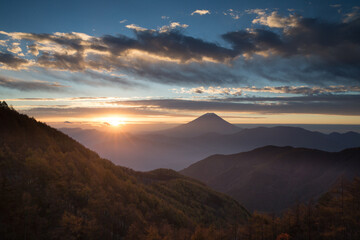 日の出の富士山