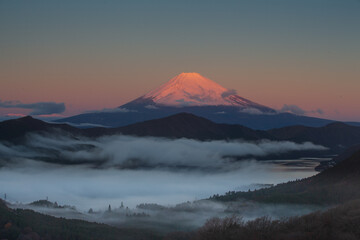 日の出の雲海 芦ノ湖と富士山