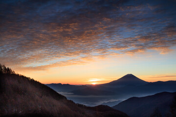山頂から富士山の朝焼け