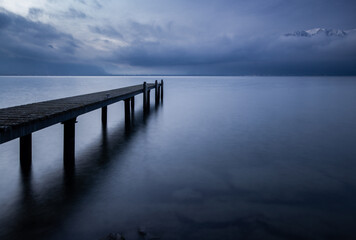 Fototapeta na wymiar pier at dawn on Lake geneva
