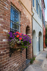Obraz na płótnie Canvas Cityscape of the historic French Quarter residential district in Charleston, South Carolina