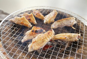 七輪で焼く手羽中3