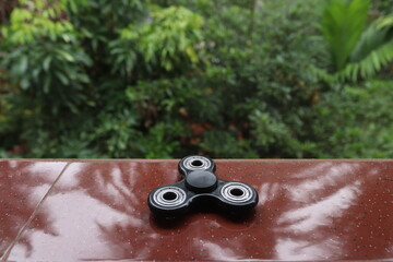 A fidget spinner resting on an open space