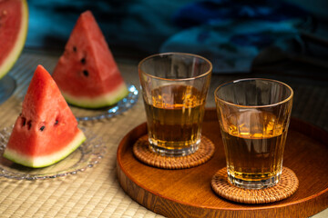 夏の夜に和室の縁側でスイカと麦茶で夕涼み