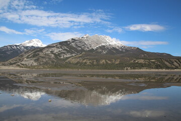 Fototapeta na wymiar reflection in the lake, Jasper National Park, Alberta